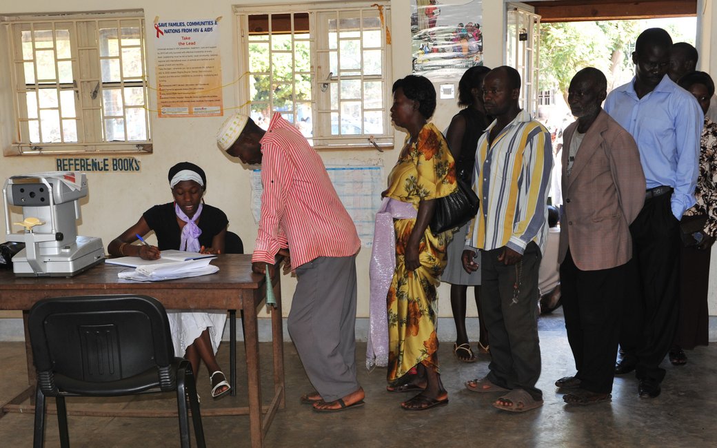 csm ehrenamt in uganda 2012 07 632cdd4911 - Engagement in Oeganda - Augenärzte Gerl & Kollegen