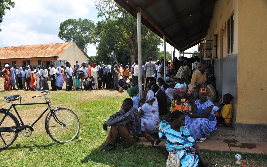 csm ehrenamt in uganda 2012 08 a721089f6e - Engagement in Oeganda - Augenärzte Gerl & Kollegen