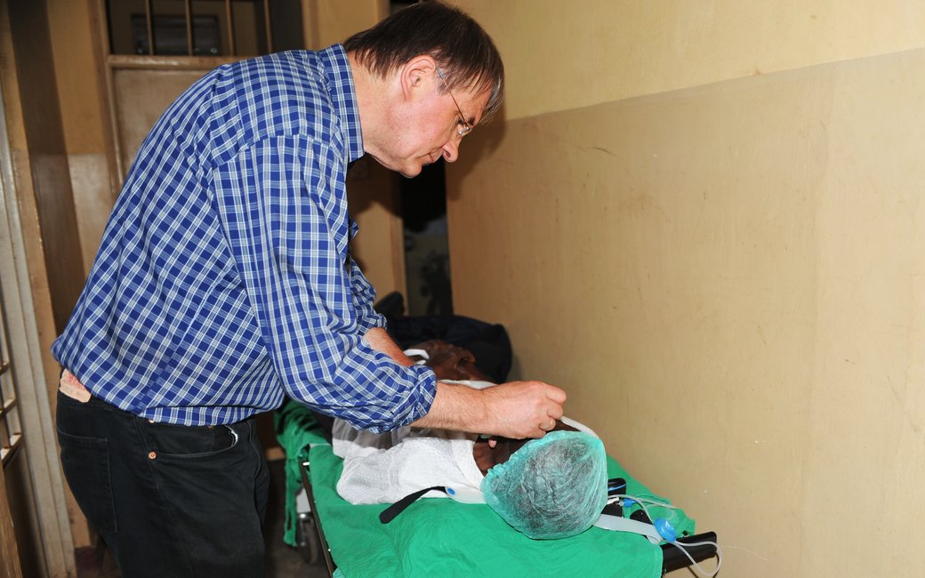 csm ehrenamt in uganda 2012 18 756c2845e9 - Engagement in Oeganda - Augenärzte Gerl & Kollegen