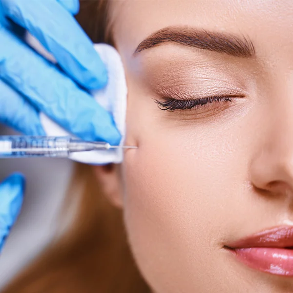 Faltenbehandlung mit Hyaluron-pat