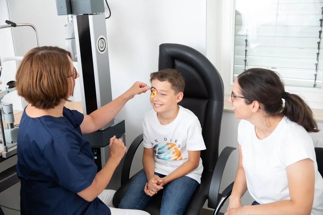 Sehschuluntersuchung bei einem Kind © Augenärzte Gerl & Kollegen